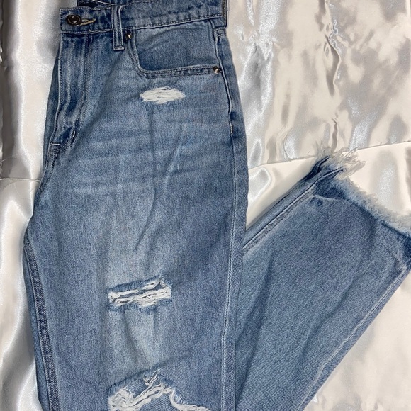 Light Washed Ripped Jeans - Picture 3 of 9